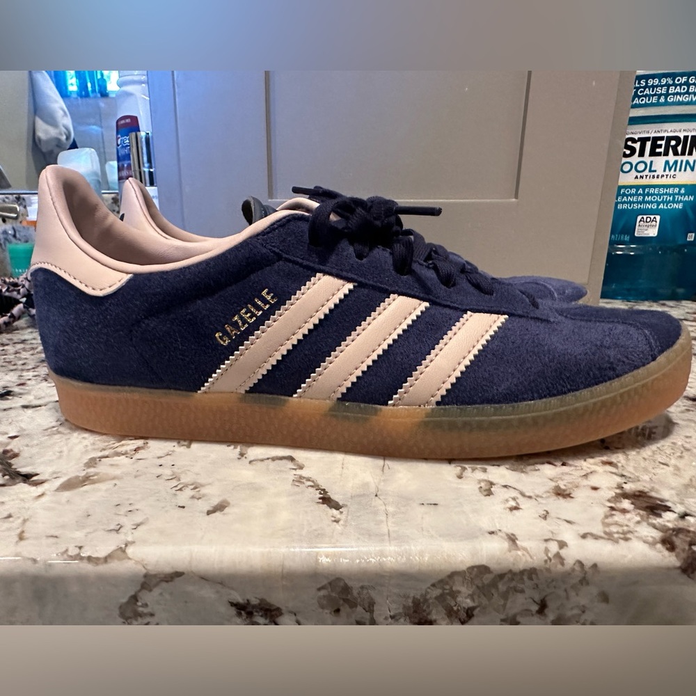 Kids adidas gazelle. Size 5.5. Color Navy and white
